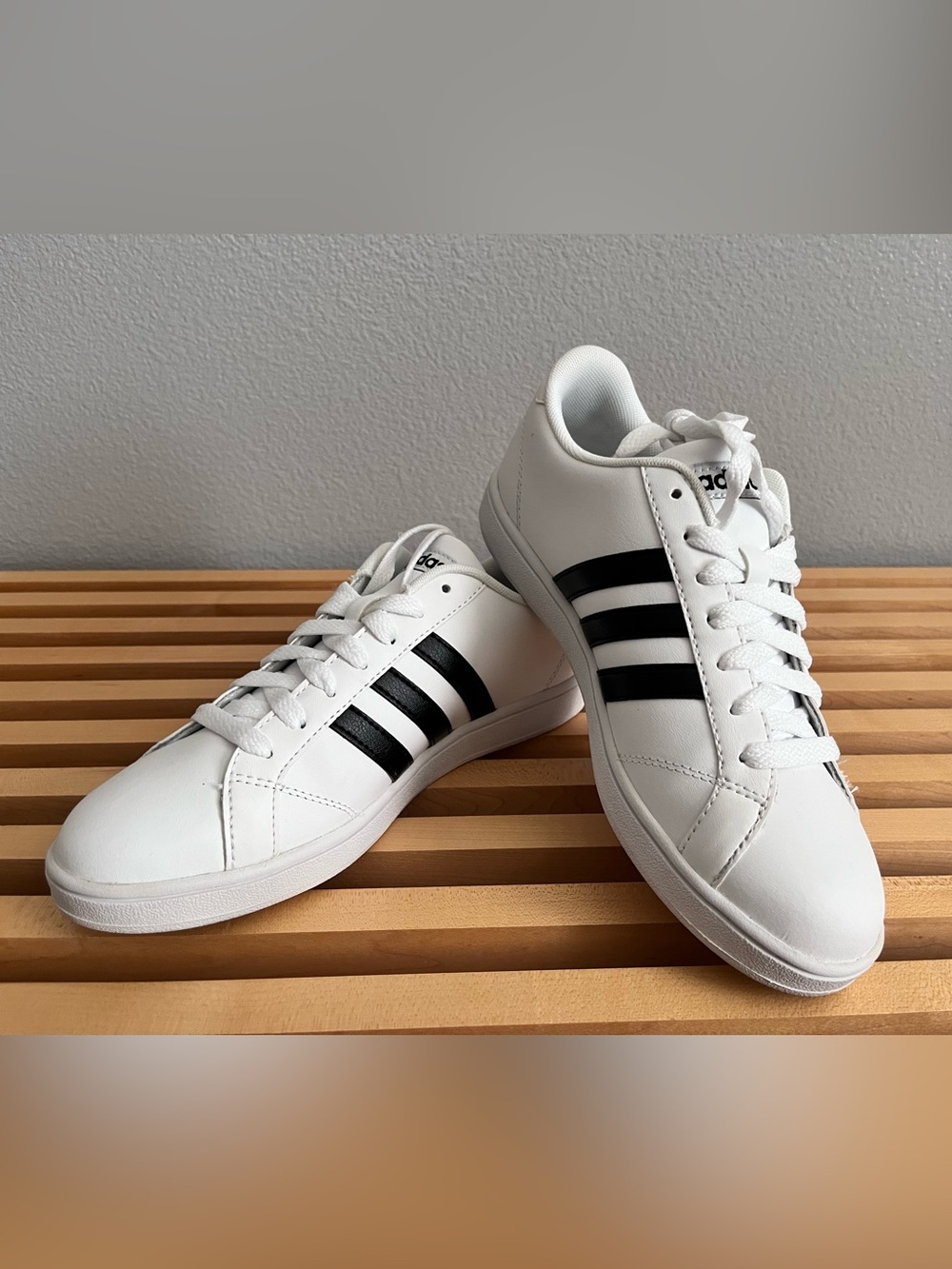 NIB Adidas NEO Baseline Sneakers
